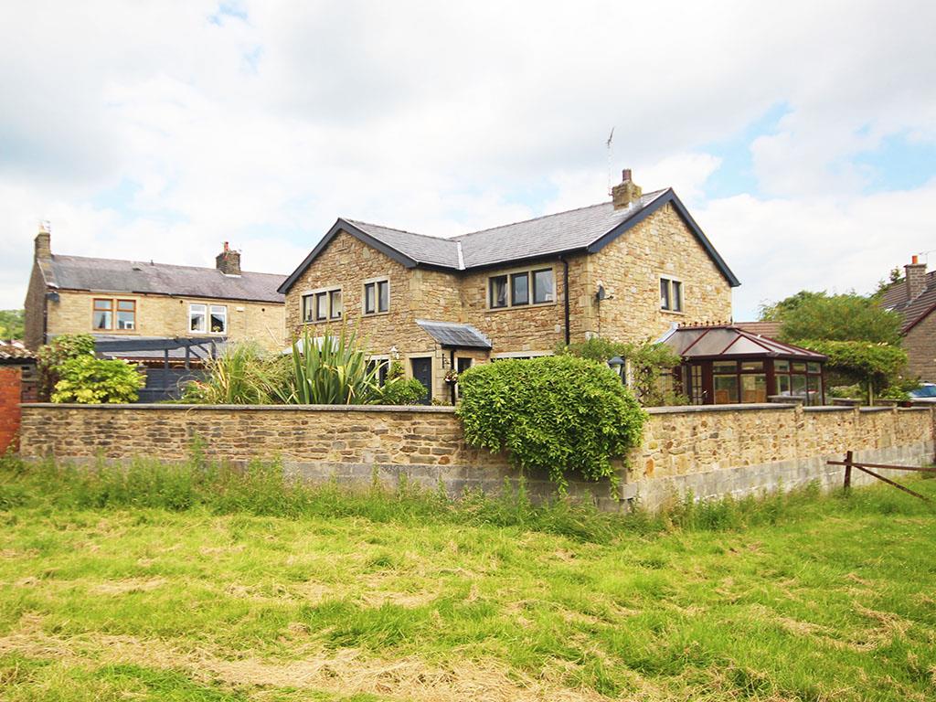 4 bedroom house For Sale in Fence, Burnley - IMG_3322.jpg